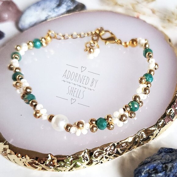 Floral Daisy Beaded Handmade Bracelet, Minimalist Stainless Steel Gold Accessory - Picture 7 of 9